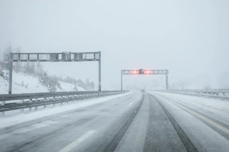 Prvi ovogodi&scaron;nji snijeg zabijelio je Hrvatsku: Pogledajte fantastične prizore iz Rastoka, Gorskog kotara, Slunja...