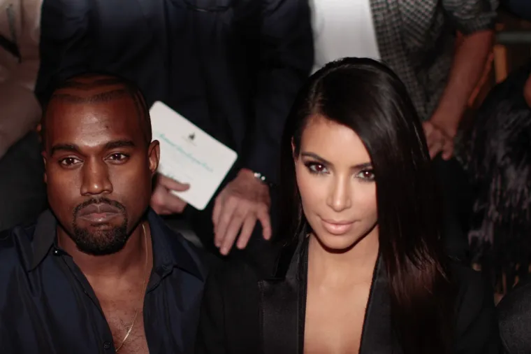 Kanye West se zaljubio u Kim Kardashian mnogo prije nego što su počeli izlaziti. Otkrio je da se zaljubio u Kardashian otkako je 2006. vidio njezinu fotografiju s Paris Hilton.
Počeli su izlaziti 2012., ali u to vrijeme Kardashian je još uvijek bila u braku sa svojim sada već bivšim suprugom, NBA igračem Krisom Humphriesom, ali su se razveli 2013.  godine, na Kimin trideset i treći rođendan, ona i West vjenčali su se iduće godine