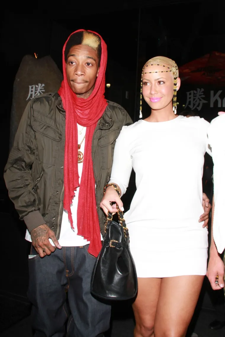 U jednom intervjuu, kada je Wiz Khalifa upitan postoji li na svijetu ijedna djevojka s kojom bi želio biti, njegov odgovor je bio Amber Rose. Rose nije ostala ravnodušna. Zaljubili su se i vjenčali 2013. No njihov brak nije dugo potrajao i razveli su se godinu dana kasnije.