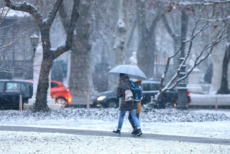 Snijeg je napokon pao i u Zagrebu! Pogledajte idilične slike grada