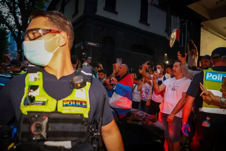 Svakakva srpska obilježja i neka druga na ulicama Melbournea: Policija morala smirivati razjarenu masu