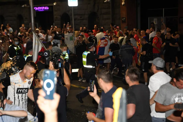 Svakakva srpska obilježja i neka druga na ulicama Melbournea: Policija morala smirivati razjarenu masu