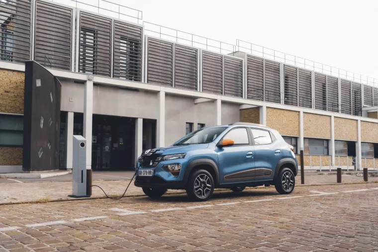 Dacia Spring - Za 2022. godinu najavljen je model Jogger koji će nuditi sedam sjedala i obilje prostora, no pravu bi revoluciju na trži&scaron;te trebao bi donijeti model Spring koja bi trebao sru&scaron;iti mit o skupim električnim automobilima.