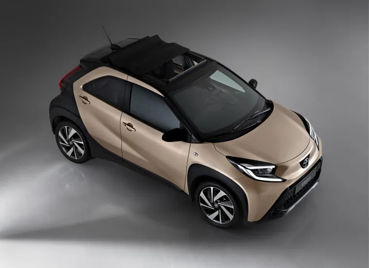 Toyota Aygo X - Japanci također prate europske trendove te su tako za 2022. pripremili dva nova crossovera. Jedan je Corola Cross, odnosno povi&scaron;ena Corola, a drugi je Aygo X koji je, tvrde iz Toyote, dizajniran kako bi zadovoljio europski način života. Aygo X dolazi s jednim motorom, onim benzinskim. Japanci nisu zaboravili ni na one željne zabave, pa nam tako ove godine stiže i model GR86 s pogonom na stražnje kotače.