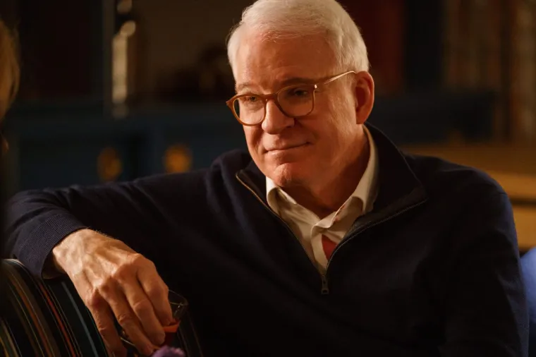 2012. godine 67-godišnji Steve Martin prvi je put postao otac. Kasnije je glumac priznao da mu je ova dob najprikladnija za roditeljstvo jer bi više vremena posvetio svojoj karijeri da je ranije dobio dijete.