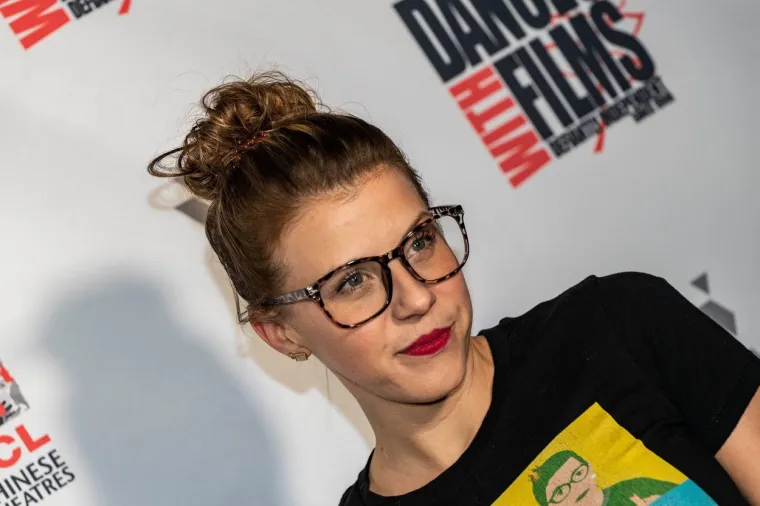 Jodie Sweetin proslavila se ulogom Stephanie Tanner u &quot;Punoj kući&quot; kao petogodišnjakinja, no nakon toga je sve krenulo nizbrdo. Počela je piti kao 14-godišnjakinja i uskoro je uzimala i razne droge poput ecstasyja, cracka i metamfetamina. Kasnije je objasnila da se okrenula porocima jer joj je bilo dosadno.

