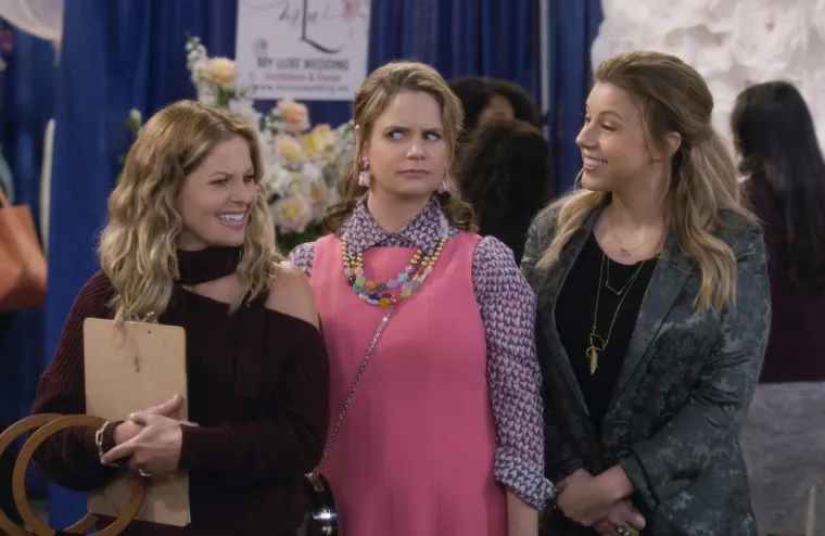 Glumica Andrea Barber, koju svi pamte kao napornu prijateljicu Kimmy Gibbler, sada je majka dvoje djece koje je dobila sa suprugom Jeremyjem Rytkyjem, od kojeg se uskoro i rastala. Magistrirala je na Sveučilištu York u Engleskoj te radi u administraciji na Whittier Collegeu.