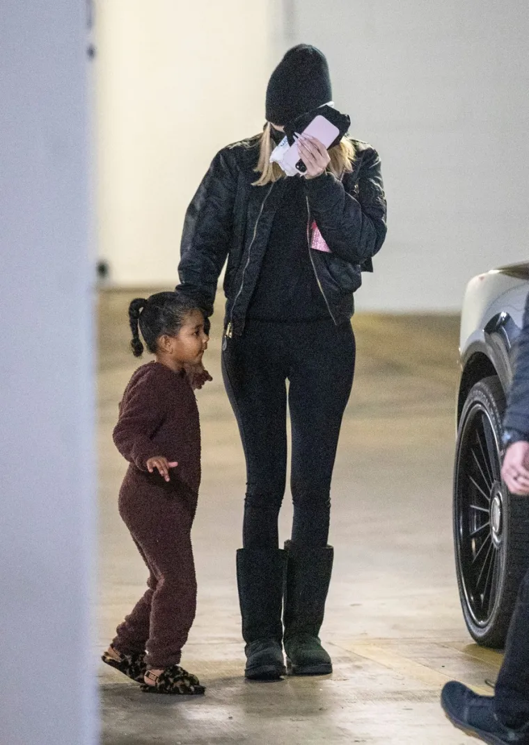 Khloe Kardashian uhvaćena prvi put nakon što je serijski preljubnik priznao dijete s fitness modelom