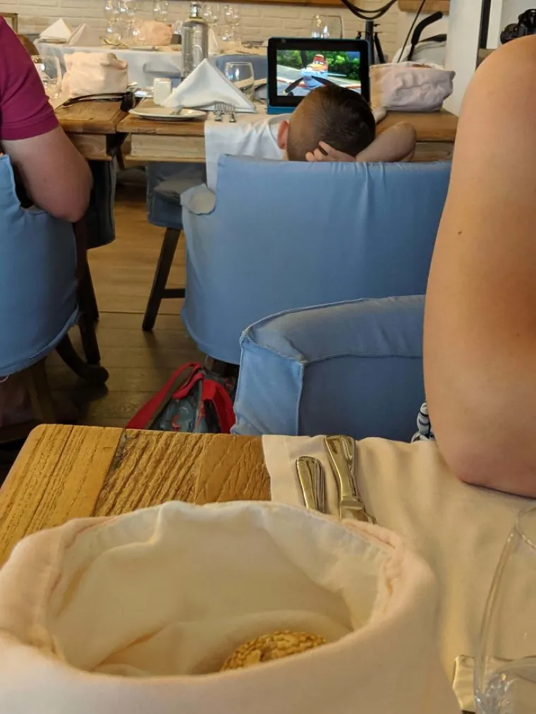 Ma neka dijete gleda crtiće na najglasnije, pa što bi to druge smetalo?!
