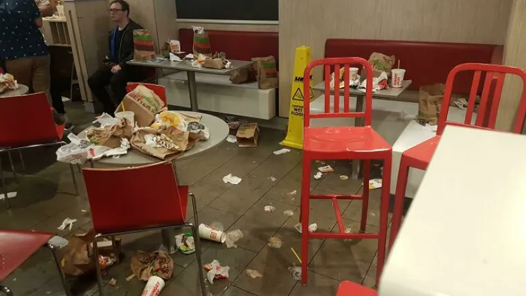 Ovakvog je gosta i dvije sekunde dosta: Zgrozit ćete se kada vidite &scaron;to si sve pojedini ljudi dopu&scaron;taju u restoranima