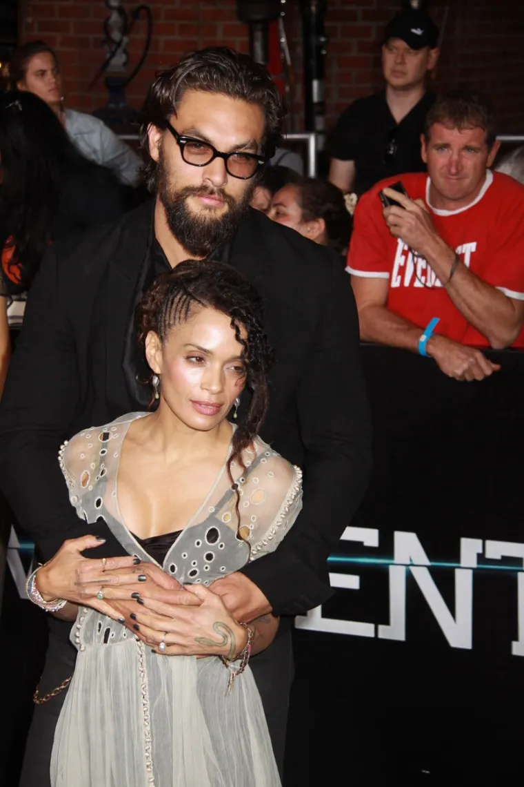 Godine 2014. Momoa i njegova supruga zajedno su glumili u svom prvom filmu, &quot;Put do Palome&quot;. Glumac je režirao, napisao i glumio u dramatičnom trileru u kojem utjelovljuje odbjeglog Indijanca koji bježi od federalnih agenata nakon što je ubio silovatelja svoje majke. Lisa Bonet u tom filmu glumi Momoinu ljubav koju on susreće na putu do Palome. Iako je film naišao na mješovite kritike, Momoa je objasnio da je taj film stvoren iz ljubavi i da se pretjerano ne obazire na kritike. 