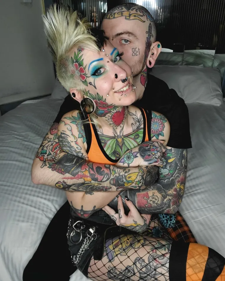 Oni se 'nose' na svoj način: Prona&scaron;li su jedno od najbizarnijih rje&scaron;enja da budu zakačeni jedno za drugo