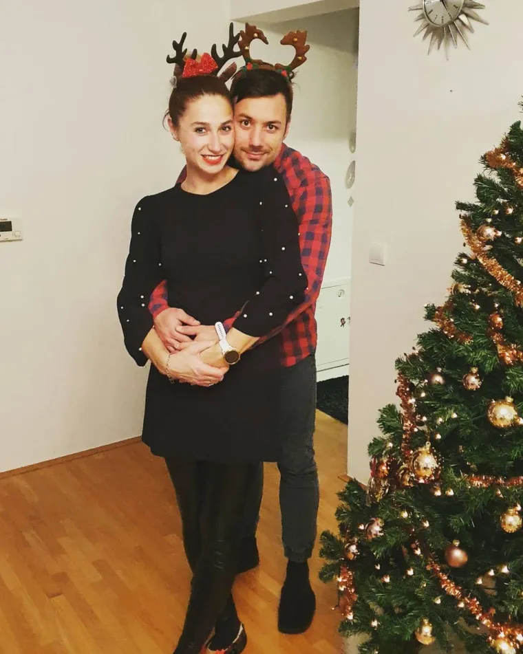 Zlatko Horvat sa svojom je suprugom Majom u sretnoj vezi više od deset godina, a zajedno imaju dva sina i kćer. Zlatko i Maja ne kriju koliko su zaljubljeni, pa na društvenim mrežama često objavljuju fotografije na kojima izmjenjuju poljupce.