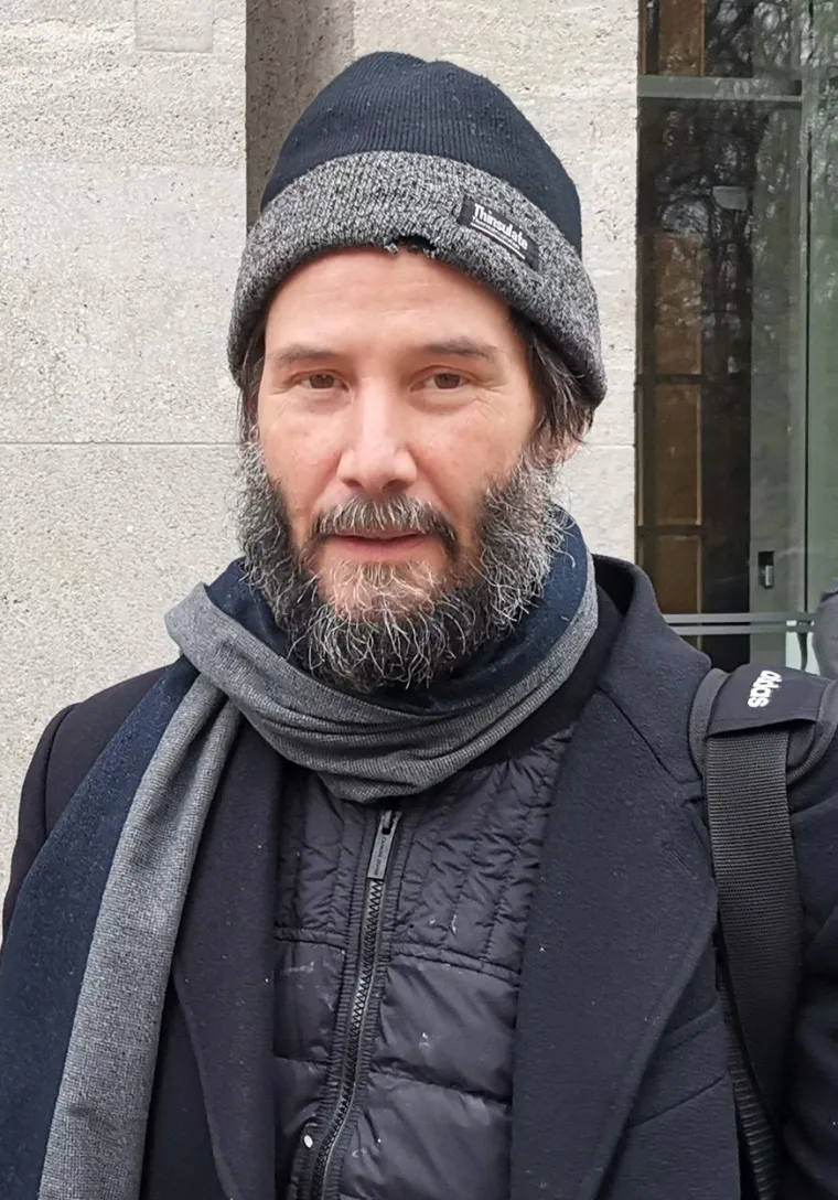 Glumac Keanu Reeves širi pozitivu gdje god da se pojavi i zato ga mnogi smatraju svjetskim blagom. Svojim dobrim djelima vraća nadu u ljude, a humanitarnim radom se bavi već godinama. Zbog svojih hvalevrijednih djela, glumca su prozvali &quot;dobrim duhom Hollywooda&quot;. Međutim, sve je iznenadio kada je u jednom intervjuu komentirao tu simpatičnu titulu...