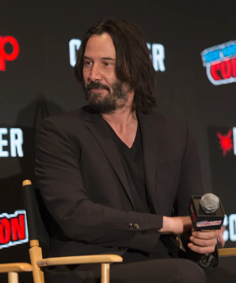 Siroti Keanu je svo vrijeme mislio da je komičar samo njemu takvo nešto napisao, sve dok mu drugi nisu rekli da je svima napisao istu posvetu: &quot;U svakom slučaju, lijepo&quot;, komentirao je Reeves u emisiji te se osvrnuo na pokojnog kolegu: &quot;Mislim, George Carlin dolazi iz budućnosti. Bilo je stvarno izvanredno imati priliku raditi s tako nevjerojatnom osobom i umjetnikom.&quot;