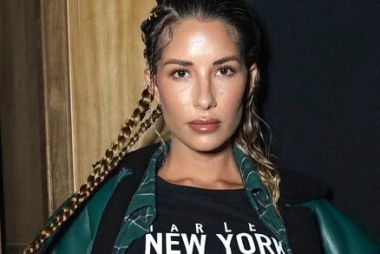 Grudi gole golcate, a 'dolje' prozirna čipka: Slavna manekenka nije sakrila ba&scaron; ni&scaron;ta...