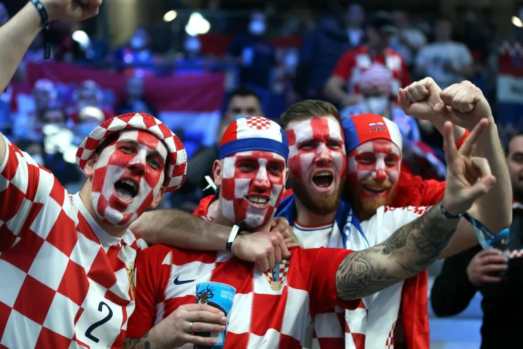 Hrvatski navijači ispunili tribine u Pick Areni na utakmici Hrvatske i Srbije