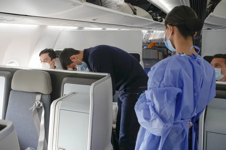 Đoković stigao u Beograd, a onda &scaron;mugnuo da ga odu&scaron;evljeni navijači nisu niti vidjeli. Ivani&scaron;ević ga pratio u Dubai