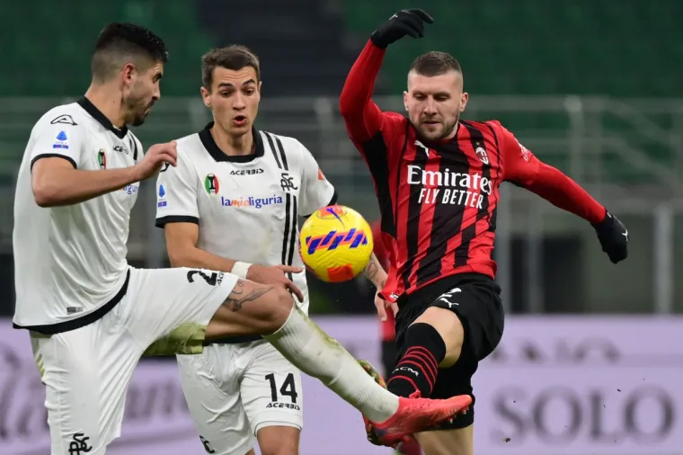 Incident o kojem će se pričati. Rebić potpuno poludio i hvatao suca za glavu nakon vrlo sporne situacije