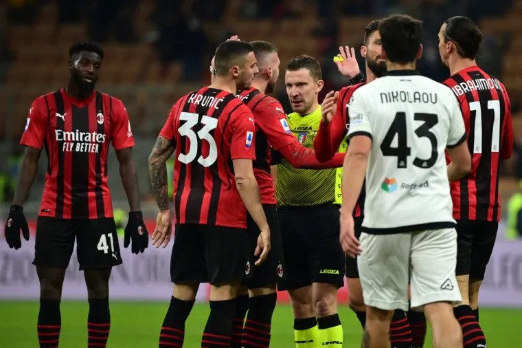 Incident o kojem će se pričati. Rebić potpuno poludio i hvatao suca za glavu nakon vrlo sporne situacije