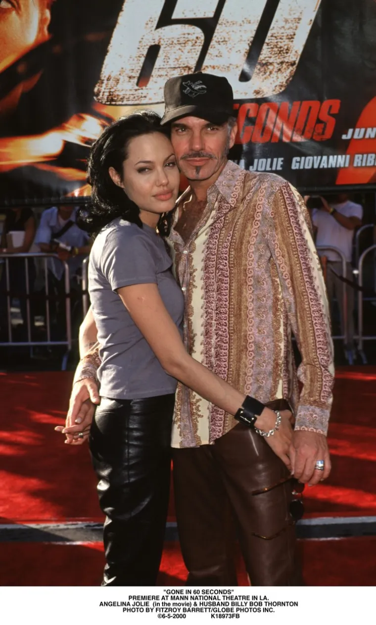 Angelina i Billy ostali su dobri prijatelji i nakon razlaza koji se dogodio prije gotovo deset godina. Billy Bob Thornton otkrio je da čak i ako se ne viđaju često, ipak redovito razgovaraju.