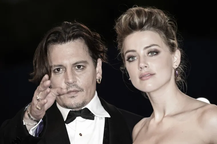 Johnny i Amber upoznali su se na snimanju filma &quot;Dnevnik ruma&quot; 2011. godine, a već 2012. Depp je objavio da se rastao od bivše žene, Vanesse Paradis. Tri godine poslije, vjenčali su se u Los Angelesu, a razlišli već godinu nakon. Službeno je sve bilo okončano tek 2017. godine.
