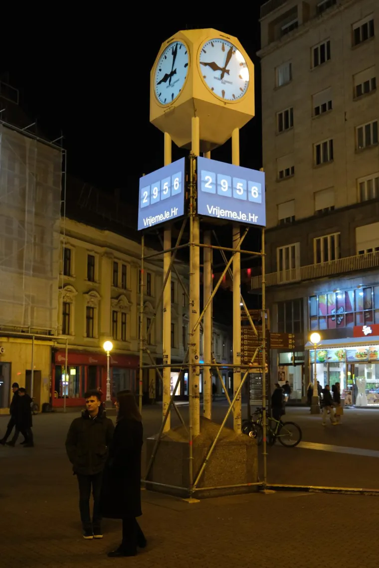 Zagrebačkom Poglavarstvu poslali smo upit o čemu se točno radi i je li prostor na popularnom satu prodan za kampanju. 