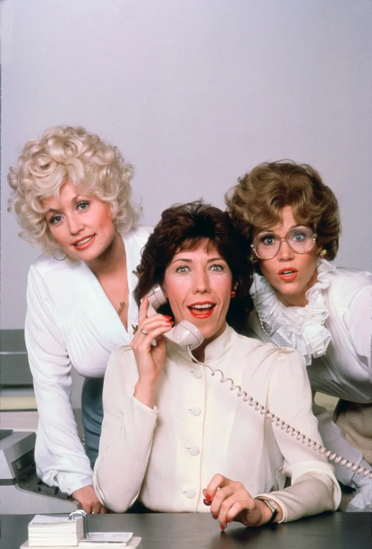 Osim što je najuspješnija country pjevačica svih vremena, Dolly Parton je i odlična glumica: s Jane Fonda i Lily Tomlin glumila u I filmu &quot;Od devet do pet&quot;, u kojem se tri tajnice osvećuj šefu. Za film je napisala i otpjevala naslovnu pjesmu za koju je bila nominirana za Oscara. 