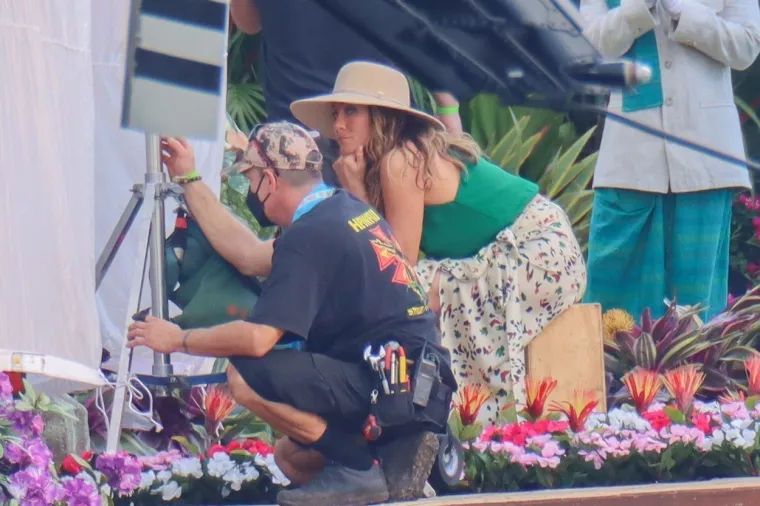 Jennifer Aniston uhvaćena s kolegom 'koji se odlično ljubi' i pritom pokazala više nego što je htjela
