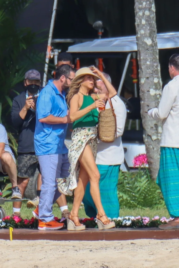 Jennifer Aniston uhvaćena s kolegom 'koji se odlično ljubi' i pritom pokazala više nego što je htjela