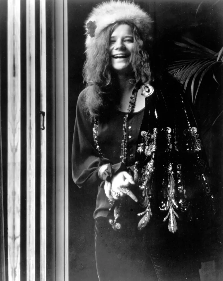 Tragove narkotika prvo je s mjesta događaja uzeo njezin prijatelj da bi ih kasnije vratio, tako stoji u knjizi (1983.) Noguchija i Josepha DiMone. Prijatelj Janis Joplin htio je očuvati njezino ime, kako se ne bi pričalo da se Janis predozirala, pa je odlučio sakriti drogu s mjesta na kojem je pronađena mrtva pjevačica. Međutim, nakon što je saznao da će obdukcija pokazati je li Janis imala narkotike u tijelu, njezin dragi prijatelj je drogu vratio nazad u hotelsku sobu.
