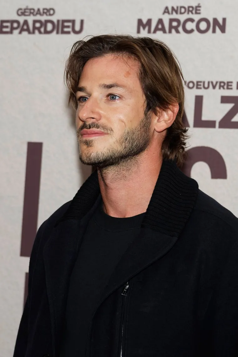 Ulliel je bio poznati zavodnik, imao je nekoliko veza s manekenkama i glumicama. Ovaj &scaron;armer hodao s francuskom glumicom C&eacute;cile Cassel od 2005. do 2007. godine, a imao je kratku vezu s Charlotte Casiraghi, 2007., također je izlazio s Jordane Crantelle od 2008. do 2013. godine.