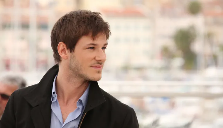 Ulliel se glumom počeo baviti sa samo 11 godina. Jedan od njegovih redatelja opisao ga je kao dječaka enigmu: "On je bio čudan dječak, te&scaron;ko ga je bilo proniknuti", pi&scaron;e jedan francuski portal. Ovaj zgodni Francuz glumom se počeo baviti sasvim slučajno, na nagovor prijateljice njegove mame...