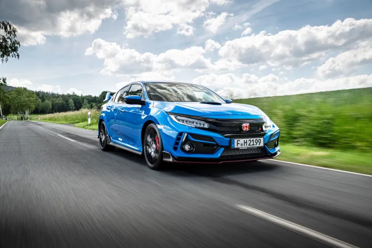 Najbolji auti 2021. - Honda Civic Type R - Clarkson kaže da je uživao u ubrzanju i izvrsnom držanju ceste. Iako je eksterijer još uvijek smatrao ružnim, istaknuo je da je unutrašnjost prilično ugodna, što je pridonijelo izvrsnom cjelokupnom paketu. “To je dobro napravljen automobil i ima gotovo najbolji ručni mjenjač u cijeloj automobilskoj povijesti”, tvrdi. 