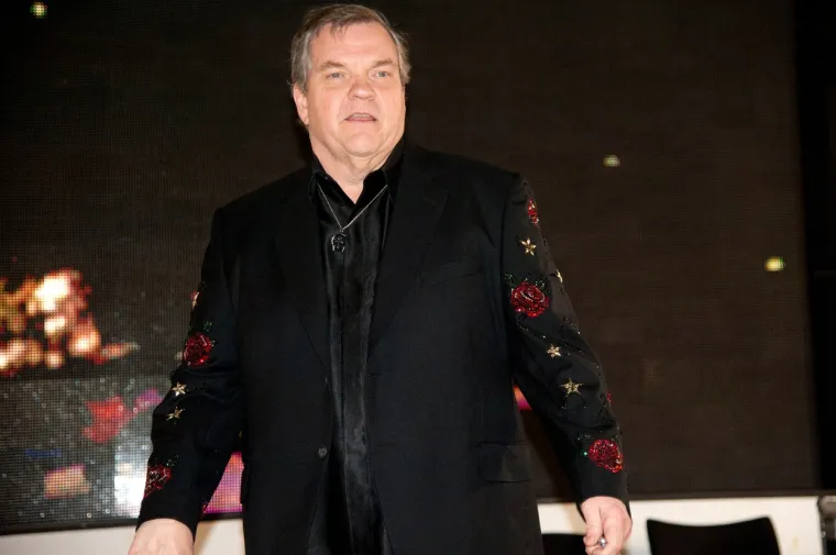 Ovaj pjevač je velika faca u svijetu rock 'n' rolla, njegov LP "Bat Out Of Hell" prodan je u vi&scaron;e od 40 milijuna primjeraka i jo&scaron; uvijek se prodaje u oko 200 tisuća primjeraka godi&scaron;nje. Zato je Meat Loaf zapravo veliko ime u svijetu rocka. 

Osim toga, Meat Loaf nije samo talentirani pjevač, ovaj pjevač ima i prilično pozama&scaron;nu filmografsku karijeru. Glumio je u klasičnim filmovima kao &scaron;to su: "The Rocky Horror Picture Show", "Wayne's World", "Fight Club" i prilično grozni "Spiceworld: The Movie", pi&scaron;e Daily Spy.