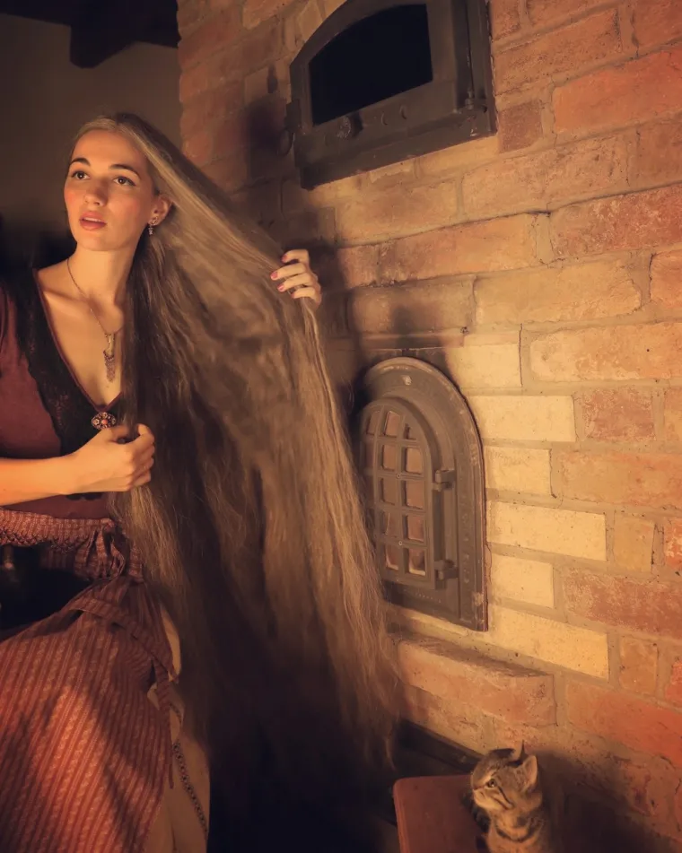 Prve sijede dobila je sa samo 13 godina: Najdužu sijedu kosu na svijetu pere samo jednom mjesečno