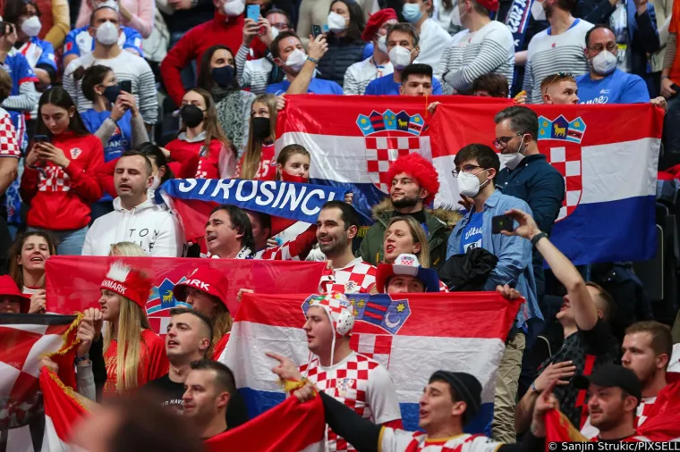 Hrvatski rukometa&scaron;i imali su prezgodnu podr&scaron;ku s tribine, atraktivne crnke privukle su brojne poglede