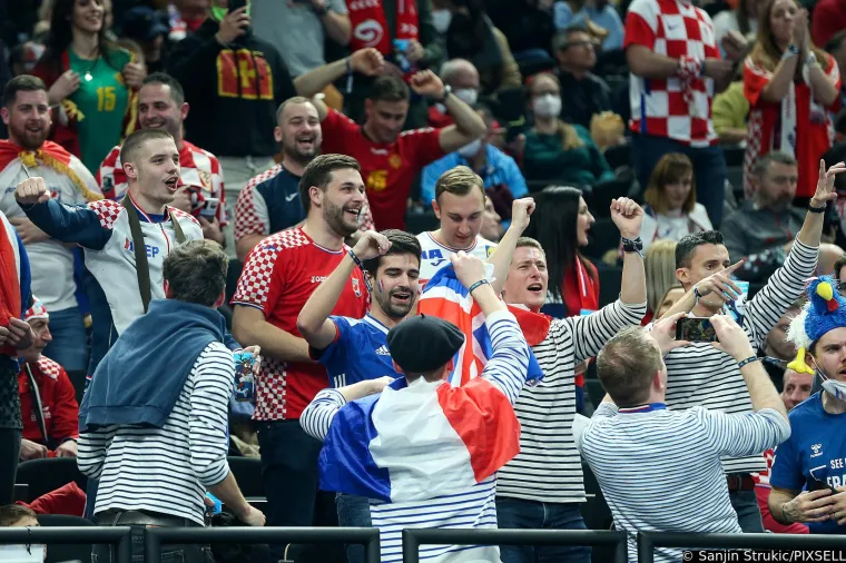 Hrvatski rukometa&scaron;i imali su prezgodnu podr&scaron;ku s tribine, atraktivne crnke privukle su brojne poglede