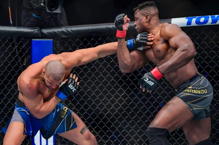 Rat kakav se dugo nije vidio u UFC-u. Pogledajte kako je Ngannou iznenadio sve i na neočekivan način svladao Ganea