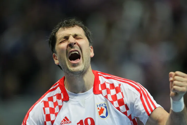 Svaki put kad odlučite prozivati i pljuvati Peru Metličića, dobro pogledajte ovo lice