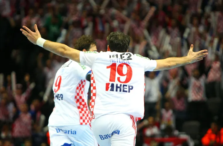 Svaki put kad odlučite prozivati i pljuvati Peru Metličića, dobro pogledajte ovo lice