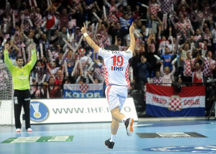 Svaki put kad odlučite prozivati i pljuvati Peru Metličića, dobro pogledajte ovo lice