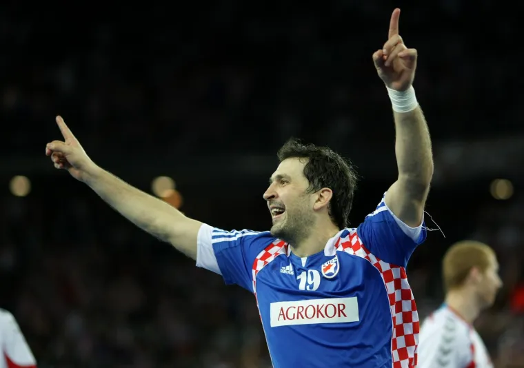 Svaki put kad odlučite prozivati i pljuvati Peru Metličića, dobro pogledajte ovo lice