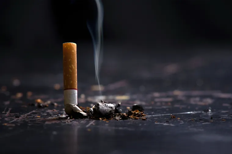 9. Opušci od cigareta: Osim što uzrokuju začepljenje, opušci su napravljeni od otrovnih kemikalija, a upravo to bacanje cigareta u odvod dodaje vodi koja se ispušta u okoliš.
