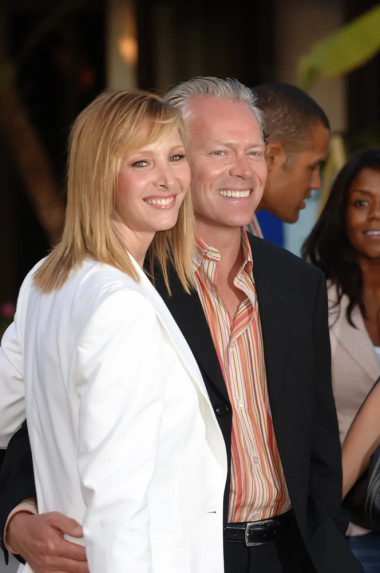 Lisa Kudrow (58) i Michel Stern (64) u braku su već 27 godina i imaju jedno dijete, Juliana Murray Sterna (23).
2014. glumica je rekla za časopis Glamour: &quot;Kada smo se Michel i ja odlučili vjenčati, dogovorili smo se da jedno drugom ne možemo obećati da ćemo se zauvijek voljeti, jer to nitko ne može garantirati, ali smo obećali da ćemo raditi na svim problemima na koje naiđemo&quot;, rekla je glumica te dodala: &quot; Brak je kao biti u timu. Svaki suigrač je drugačiji, ali imate isti cilj&quot;. 