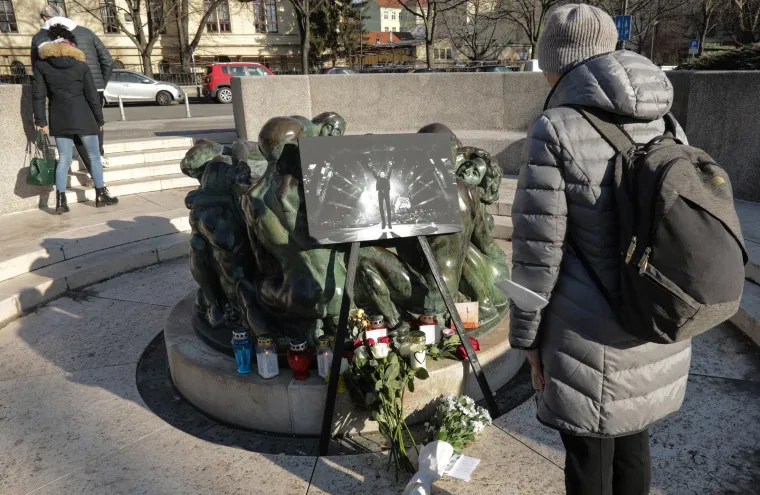 Slomljeni Hus i prijatelji odali počast Akiju Rahimovskom, a fanovi ostavljaju poruke koje diraju u srce
