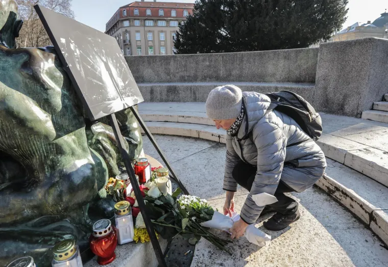 Slomljeni Hus i prijatelji odali počast Akiju Rahimovskom, a fanovi ostavljaju poruke koje diraju u srce
