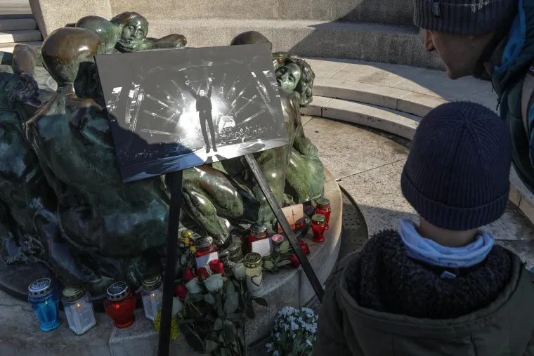 Slomljeni Hus i prijatelji odali počast Akiju Rahimovskom, a fanovi ostavljaju poruke koje diraju u srce