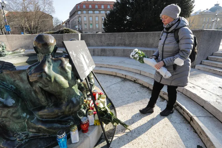 Slomljeni Hus i prijatelji odali počast Akiju Rahimovskom, a fanovi ostavljaju poruke koje diraju u srce