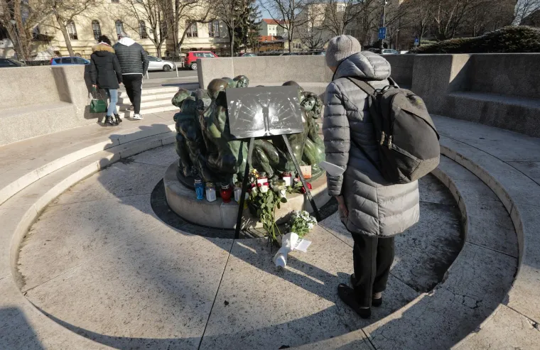 Slomljeni Hus i prijatelji odali počast Akiju Rahimovskom, a fanovi ostavljaju poruke koje diraju u srce
